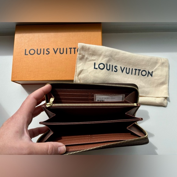 Louis Vuitton monogram Zippy Wallet - Picture 11 of 14
